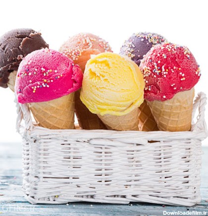 عکس بستنی قیفی های رنگی در یک سبد