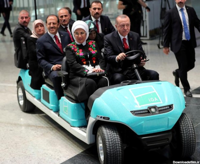 ماشین سواری رئیس جمهور و همسرش با خودروی عجیب+عکس