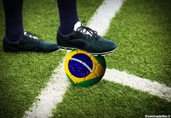 دانلود عکس توپ تیم برزیل روی چمن