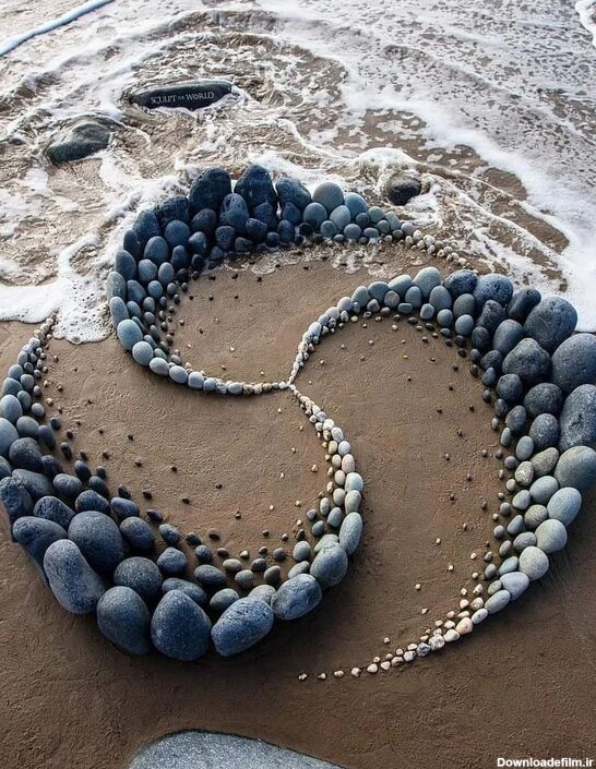 ایجاد تصاویر خارق‌العاده با سنگ‌های ساحلی
