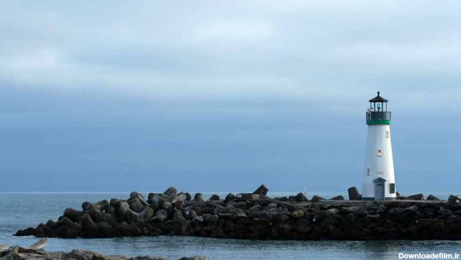 تصویر باکیفیت فانوس دریایی در جزیره سنگی | تیک طرح مرجع ...