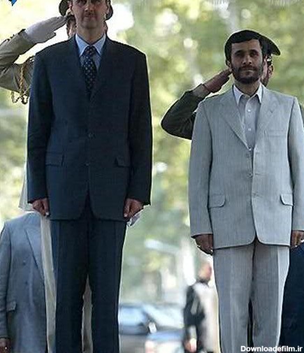 عکس/ کت شلوار سفید بر تن احمدی نژاد