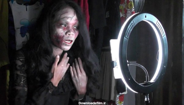 فرارو | (تصاویر) زن زامبی که لباس مردگان را آنلاین می‌فروشد!