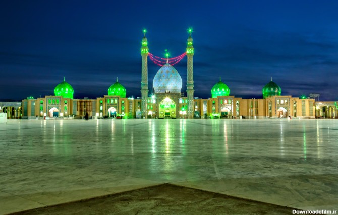 نمای نورانی مسجد مقدس جمکران در شب