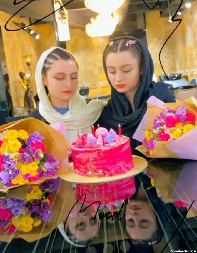 عکس دختر با حجاب با کیک تولد
