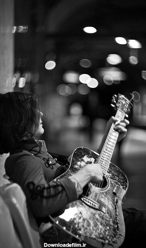 دختر غمگین و گیتار                                 - عکس ویسگون
