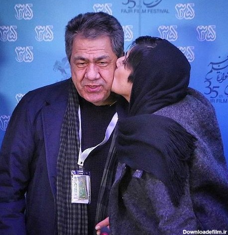 عکس: وقتی که باران کوثری پدرش را در جشنواره فیلم فجر می بوسد