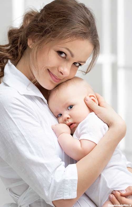 دانلود تصویر باکیفیت نوزاد در آغوش گرم مادر