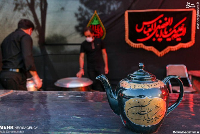 مشرق نیوز - عکس/ پذیرایی از عزاداران با قهوه یزدی