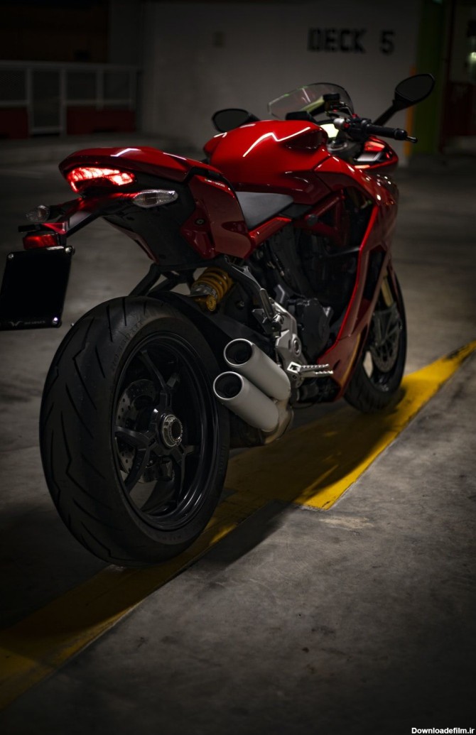تصویر زمینه آیفون 14 موتور سیکلت اسپرت