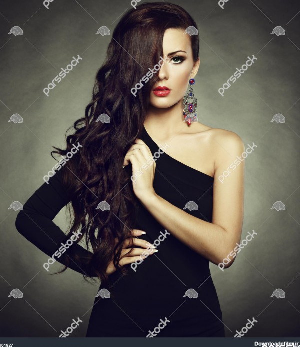 پرتره زن زیبا با لباس سیاه عکس مد 1461927