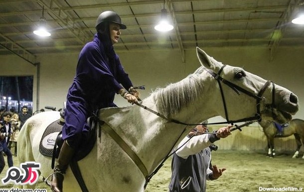 جدیدترین عکسهای مهناز افشار بازیگر زن در حال اسب سواری