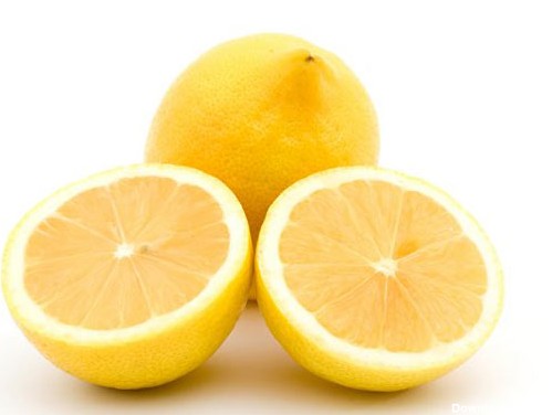 عکس با کیفیت از سه لیمو ترش قاچ شده