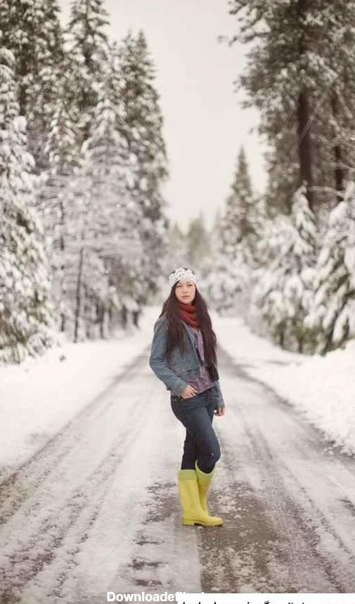 ژست عکس گرفتن دخترانه در برف