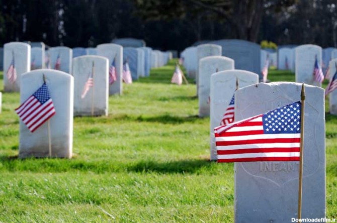 عکس پرچم آمریکا در قبرستان