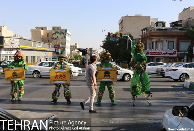 نمایش آدم فضایی ها فرشته های آموزش ترافیک | آژانس عکس تهران