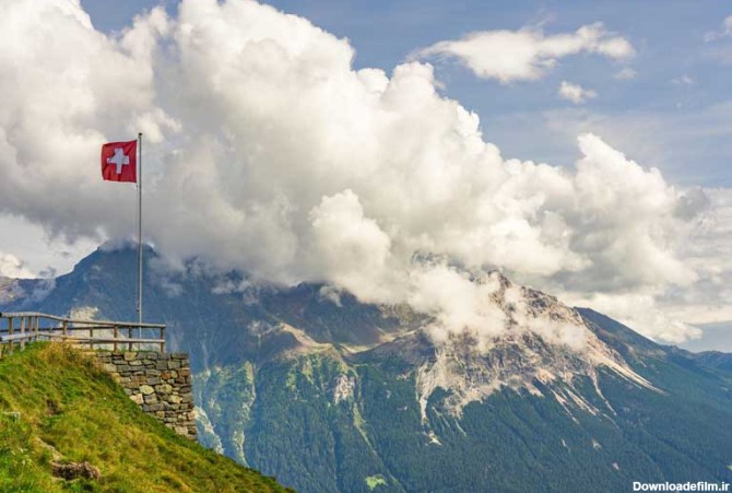 عکس پرچم سوئیس در کوهستان