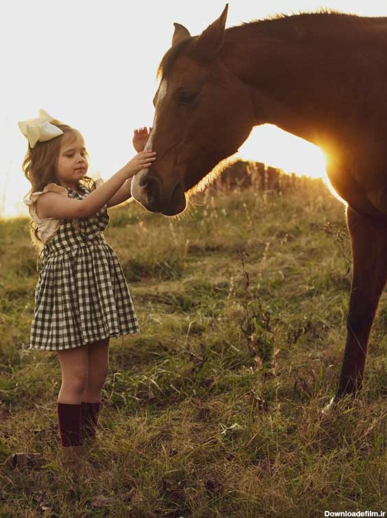 عکس دختر بچه با اسب برای پروفایل