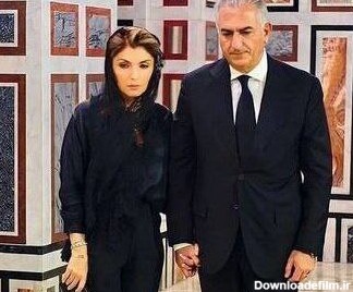 عکسی از حضور رضا پهلوی و همسرش بر سر مزار محمدرضاشاه | پایگاه خبری ...