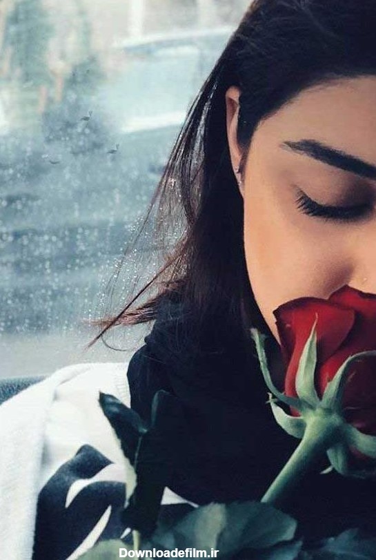 وقتی یک دختر گل را بو میکند یعنی نیاز به آرامش دارد بوی گ - عکس ویسگون