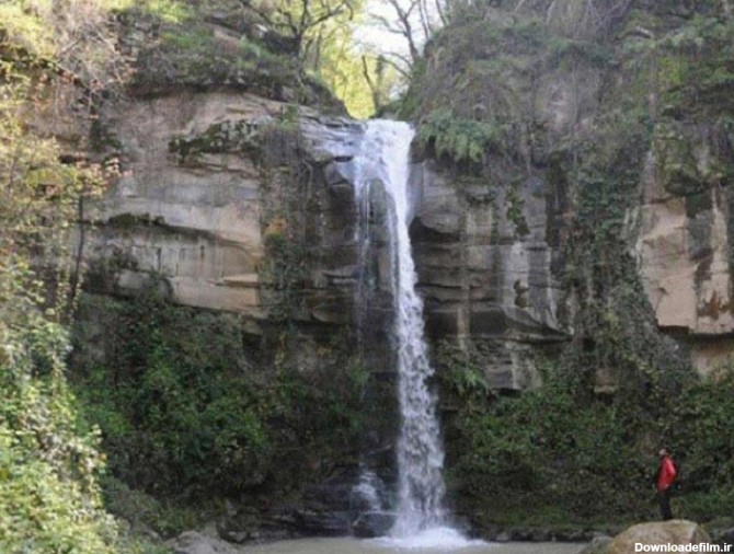 آبشار لولوم مینودشت بر فراز صخره های سرسبز مینودشت