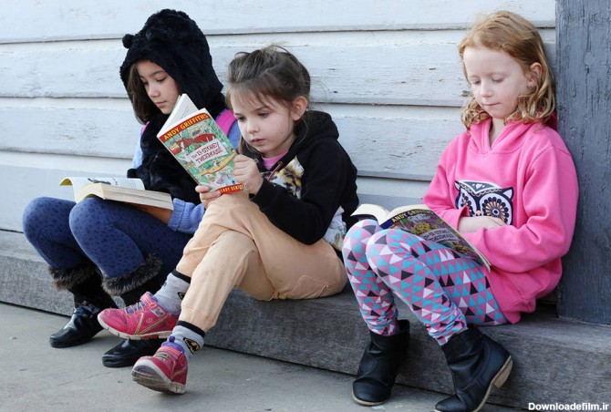 چرا کتاب خواندن برای کودکان اهمیت دارد و از کجا باید شروع کنیم؟