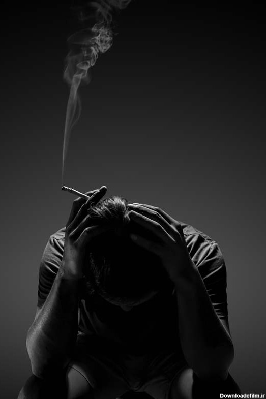 تصویر باکیفیت کشیدن سیگار | تیک طرح مرجع گرافیک ایران