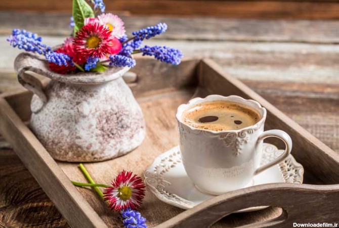 تصویر زیبا از قهوه در سینی چوبی