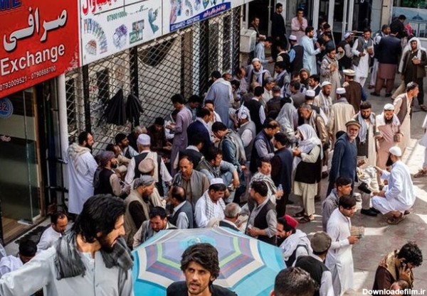 ببینید | هجوم مردم هرات در بازار فردوسی به محوطه باز پس از زلزله ۶/۳ ریشتری در افغانستان