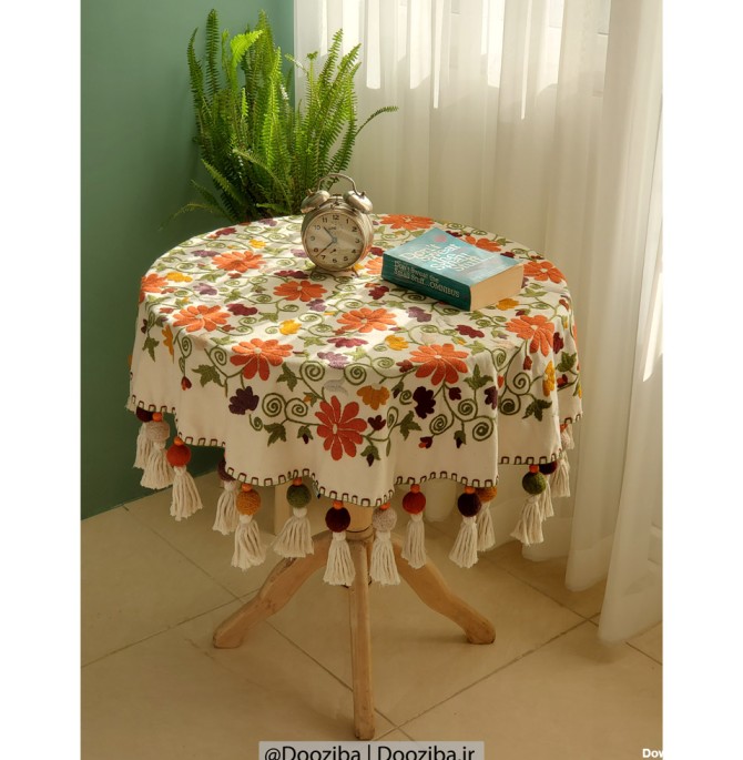 رومیزی گرد (میز خاطره) گلدوزی شده با دست طرح راز - دوزیبا