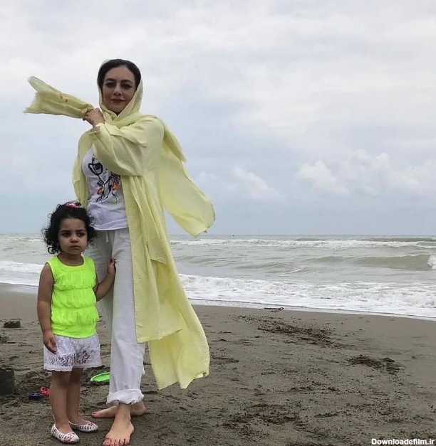 یکتا ناصربا دخترش لب ساحل چه خودنمایی میکنه!