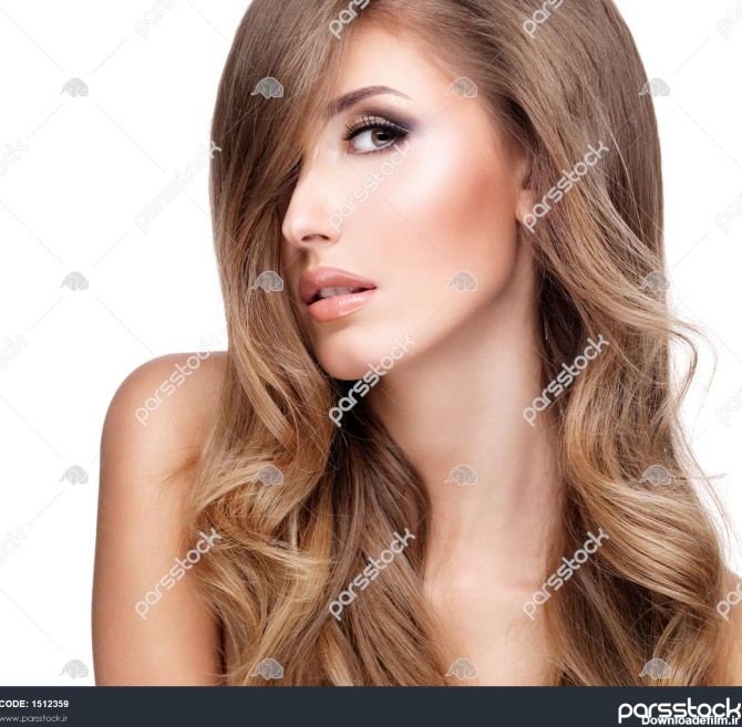 پروفایل زن زیبا با موهای بلند و موج دار 1512359