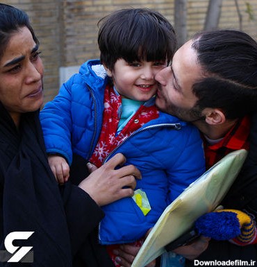 فیلم لحظه بازگرداندن کودک ربوده شده به آغوش پدر و مادرش / پلیس آگاهی تهران گل کاشت + جزییات