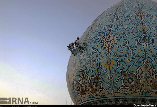 شست و شوی گنبد حرم شاهچراغ شیراز (عکس)