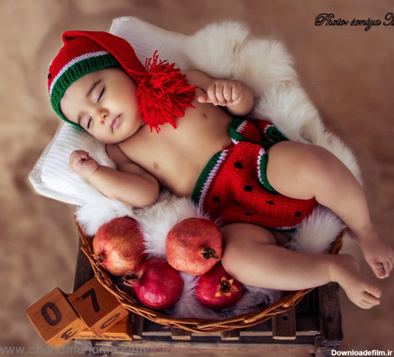 ایده‌های عکس یلدا نوزاد برای عکاسی در منزل - مجله چند ماهمه