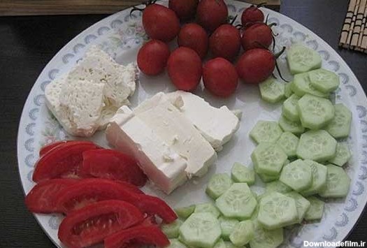 پنیر را همراه گوجه و خیار نخورید