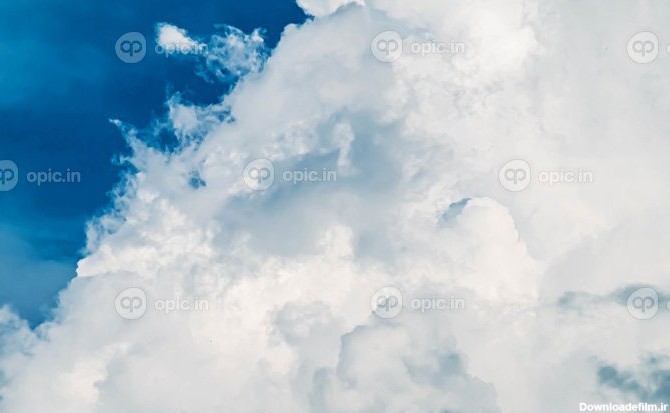 دانلود عکس ابر سفید عظیم بر فراز آسمان آبی طبیعت ابر | اوپیک