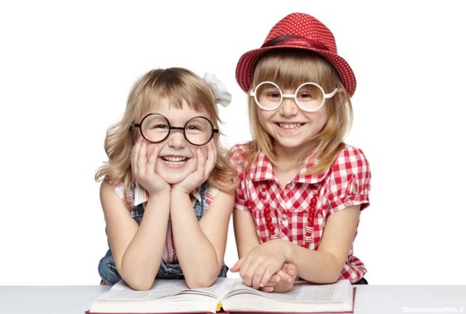 دانلود تصویر باکیفیت دو دختر عینکی