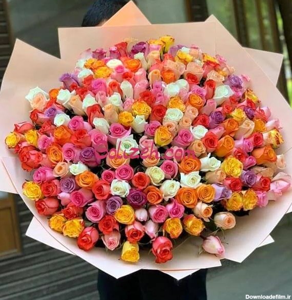 دسته گل رزهای رنگارنگ