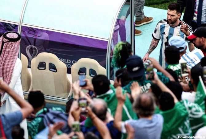 عکس؛ مسی و ترک ورزشگاه از میان هواداران عربستانی | فوتبالی