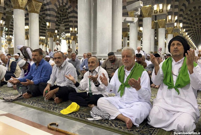 حضور زائران ایرانی در نمازهای جماعت مسجدالنبی+عکس - ستاد اقامه نماز