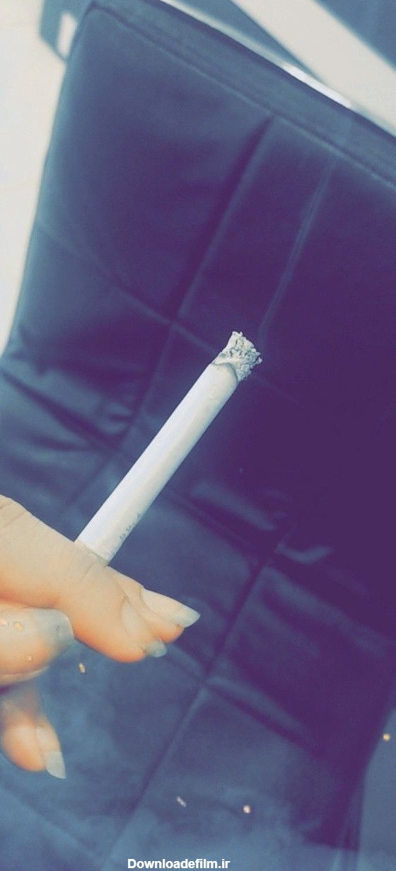 عکس دختری ک سیگار دستشه