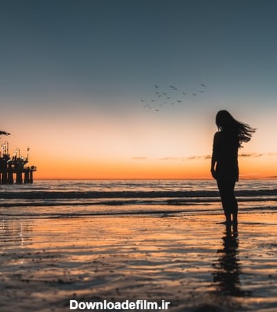 عکس پروفایل دختر تنها در کنار دریا