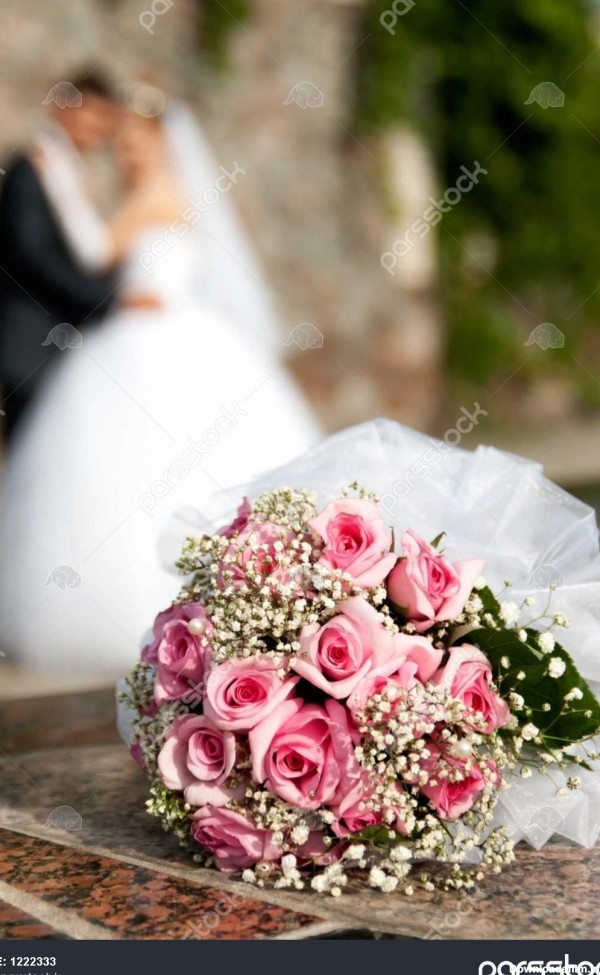 عکس عروس با گل رز