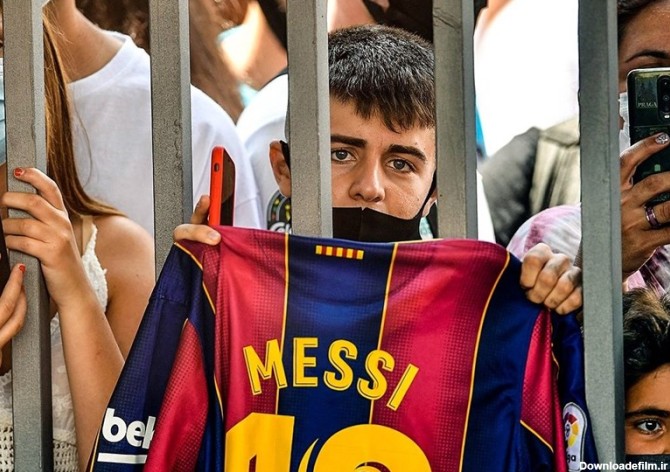 تجمع هواداران بارسلونا برای خداحافظی با مسی + عکس - تسنیم