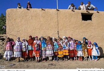 میهمانان عروسی سنتی کرمانچ در روستای آدینه قلی خراسان شمالی