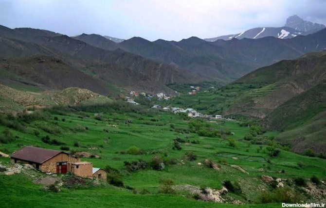دشت های سرسبز و کوهستان های اطراف روستای یوش