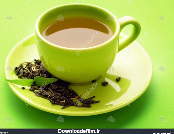 فنجان چای سبز سالم با برگ های چای 1212292