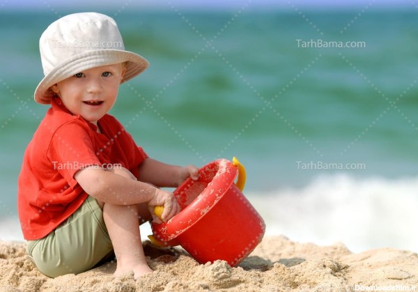 تصویر با کیفیت پسر بچه در ساحل