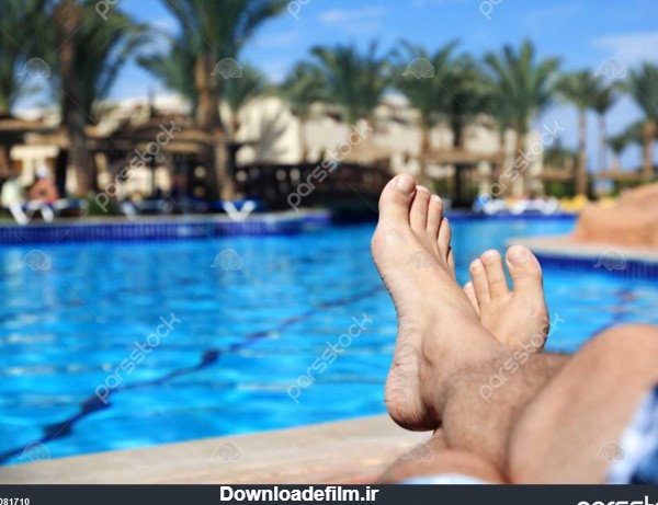 آفتاب گرفتن توسط هتل رفت و آمد توریست استخر شنا، انسانهای پاهای ...
